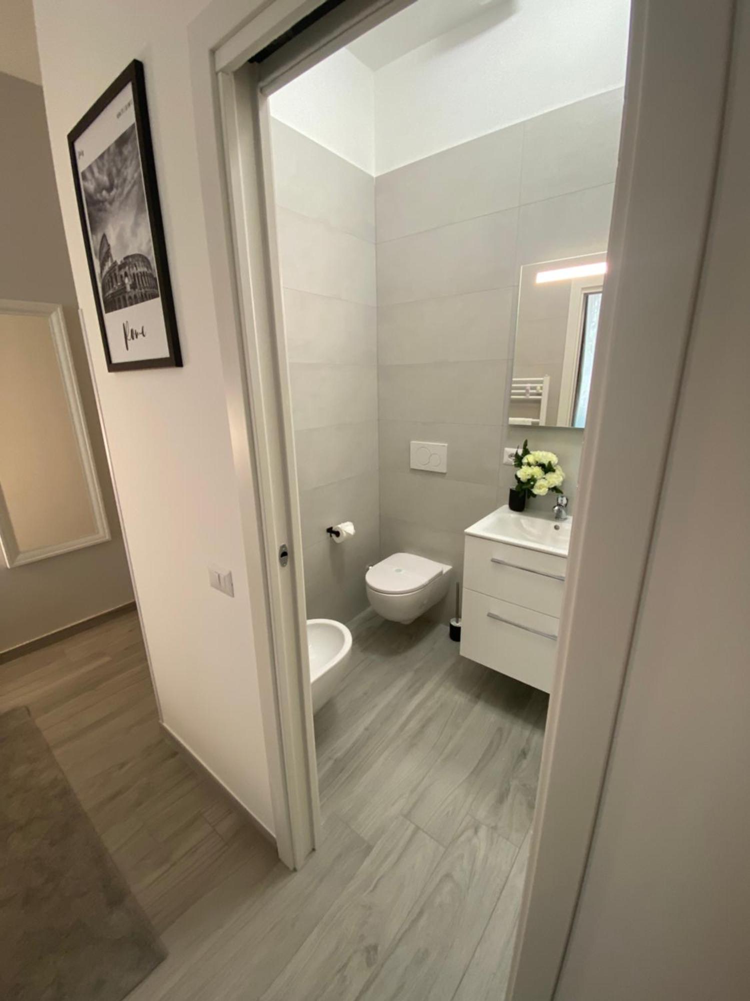 Roma Guesthouse Affittacamere Centro Citta' Softrooms-Metro' A 1 Metro Exteriör bild